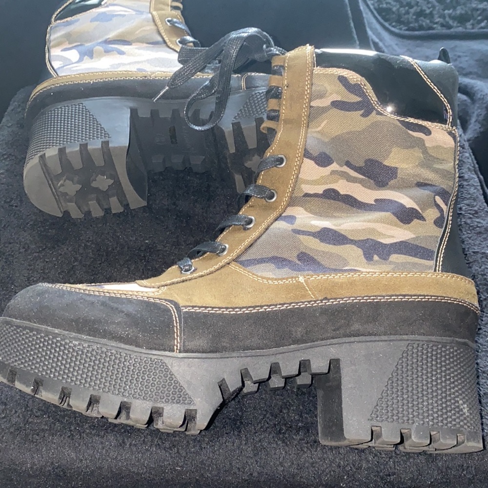 Camouflage Platform Boots! - image 2